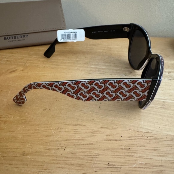 Burberry Red and White Patterned Sunglasses - Picture 7 of 11